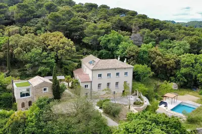 Image de Très grande bastide en pleine nature, 2 piscines privées & vue panoramique!