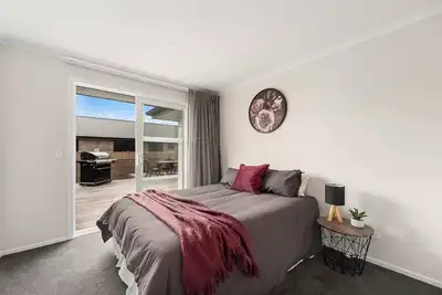 Image de Modern Comfort in a Peaceful Location