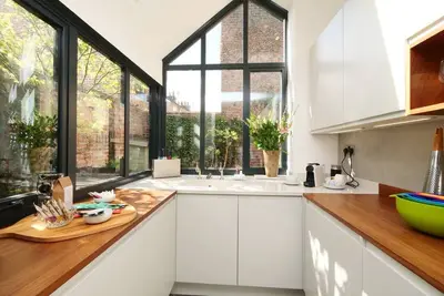 Image de Courtyard Cottage within City Walls - With Parking