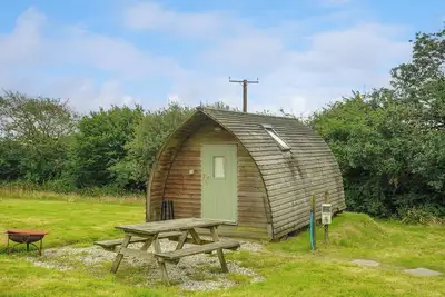 Image de Fox Den @ Penbugle Organic Farm, pet friendly, with a garden in Duloe