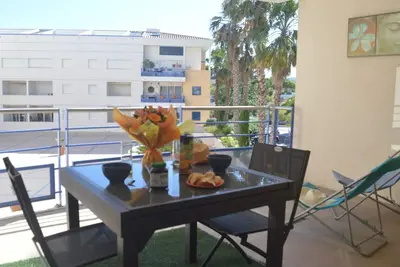 Image de Appartement Climatisé avec Loggia et Parking Proche Port - Fréjus