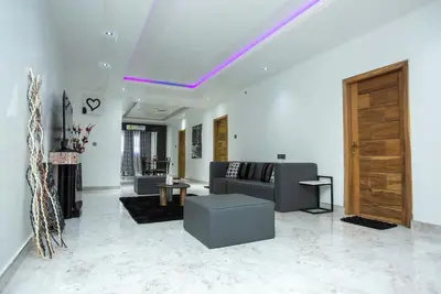 Image de Charming 2-bedroom apartment with Ac, WiFi close to the lovely West Hills Mall.