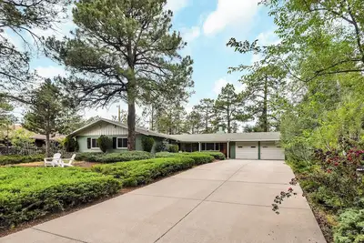 Image de Modern Cherry Hill Retreat- Just listed!