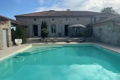 Image de Maison de campagne près d’Agen. \nUne grande piscine, 5 chambres