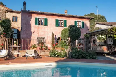 Image de Charming 4-bedroom villa in San Gimignano with private pool, hot tub and gym.