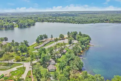 Image de 2br Amenities such as Golf, Lake, and More