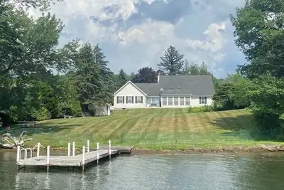Image de Lakefront Home on Pontoosuc Lake, the Berkshires
