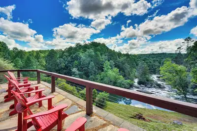 Image de Mountain & Waterfall Views: Stunning Dahlonega Gem