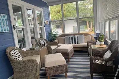 Image de Charming Cottage in Lakeside close to Lake, Downtown & Central Park