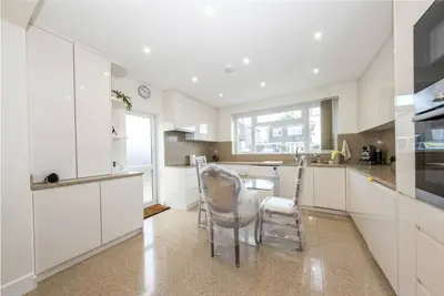 Image de Beaconsfield House in Quiet and a very Pleasant Area, near Luton Airport