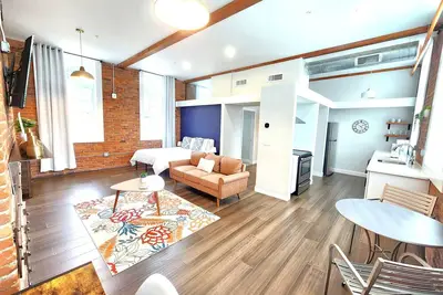 Image de Jennifer's Historic Downtown Loft