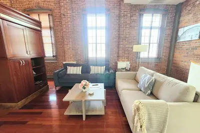 Image de Jennifer's Riverfront Foundry Apartment Downtown