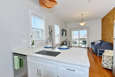 Image de Jennifer's Private Walkable City View Apartment Relaxing Deck