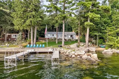 Image de Sebago Lake Direct Waterfront 3bed 2bath with Sandy Beach, Mooring and Boat Dock
