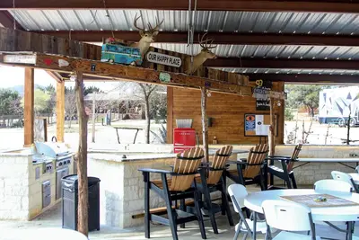 Image de - Escape to MewMaw’s Cabin at Al’s Hideaway—Your Perfect Hill Country Retreat!