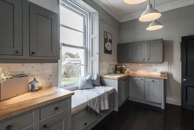 Image de The Residence -  a house that sleeps 6 guests  in 3 bedrooms