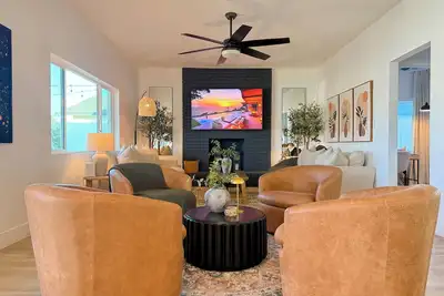 Image de Chic & Cozy Spanish Hacienda, Courtyard & Pool