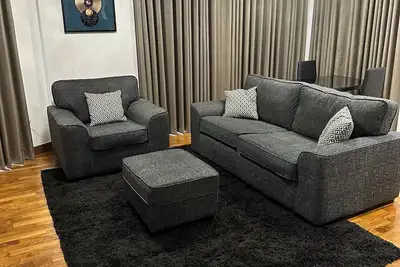 Image de Cosy 2 Bedroom Apartments with Balcony by train station and town centre.