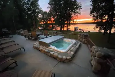 Image de Luxury 5br Lake Front Home | 5 Bed, 4. 5 Bath