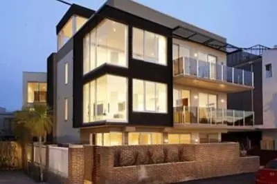 Image de 2 Bed 3 Bath Right on the Beach Wow. Great Value.