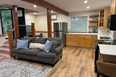 Image de Cozy Private Cottage - close to Uri, beaches, charming downtown Wakefield & more