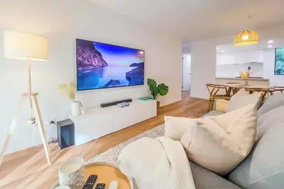 Image de Renovated Burleigh Beach Apartment with Parking
