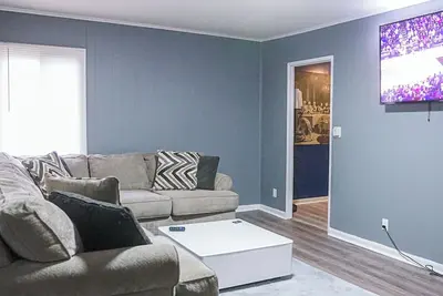 Image de Tranquil 2-bedroom house with WiFi in Akron