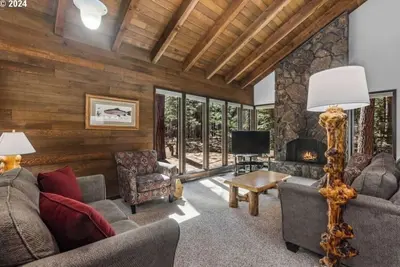 Image de Private Hot Tub and Ev charger -- Partridge Foot Cabin at Black Butte Ranch