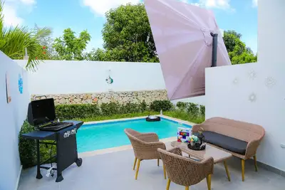 Image de Private villa with pool included.