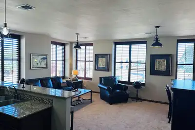 Image de Cozy upstairs apartment in lovely Altus with downtown view, Ac, WiFi