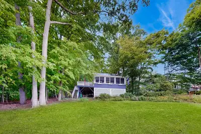 Image de Cozy home with lake front property, views, bbq, dock, kayak, wifi, Tv, w/d