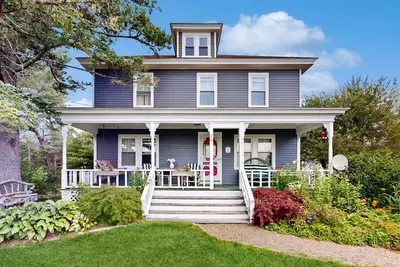 Image de Charming Coastal Retreat with Ocean Views, Porch and Private Cabin