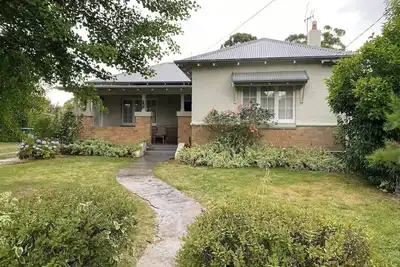 Image de Stylishly renovated bungalow