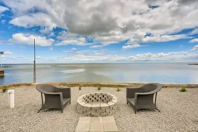 Image de Serene Lakefront Standish Home w/ Fire Pit & Grill