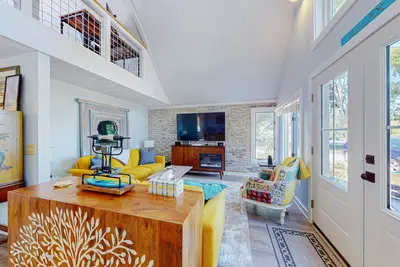 Image de Chalet Style Home on Little Glen Lake w/ Fire pit, Dock, Bunk House, & Wifi