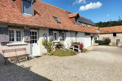 Image de chambres d'hotes  avec piscine au calme de la campagne berrichonne.