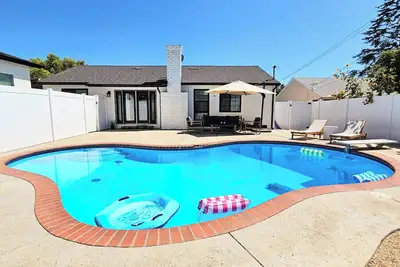 Image de Luxurious Pool House in Glendora