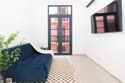 Image de Comfortable 2 bedroom apartment in Santa Ana - Downtown property - Revitalizing in process