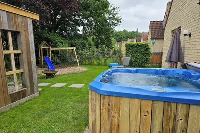 Image de 3 Bedroom House - Optional Jacuzzi - Playground - Porch - 7pers + Baby