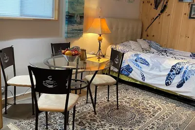 Image de Huron Lakefront Romantic Cottage/pet friendly/Outdoor Shower for you /pets.