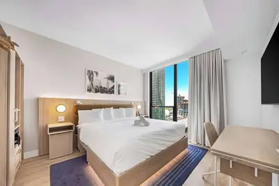 Image de Modern 1bd & Den With City Views