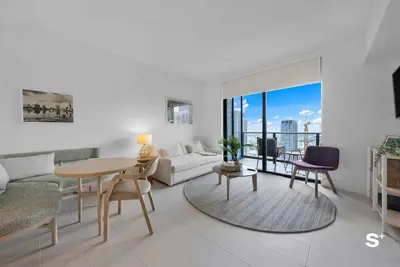 Image de Panoramic City Views | Modern 1br Condo in Downtown Miami