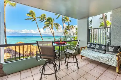 Image de Expansive ocean views with direct beach access