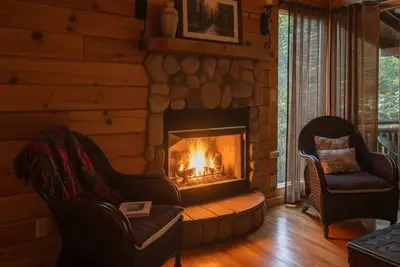 Image de ‼️Sevierville Cabin | Mtn Views, Bbq & Hot Tub