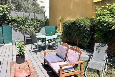 Image de Appartement plein pied, terrasse, 15 minutes à pied du centre ville d'Arles