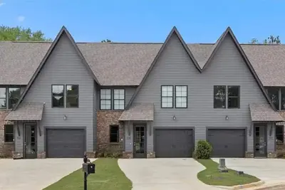 Image de Newly built 4 bedroom townhome near Au University