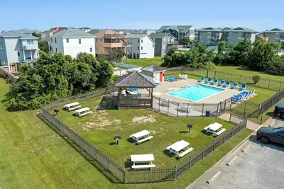 Image de Purple Shells Only: Pool Access | 500ft. to Beach