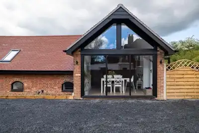 The Piggery Barn with Hot Tub