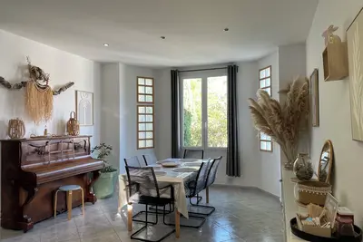 Image de Spacieuse villa dans les pins