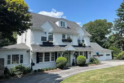 Image de Merion Golf Course Stunner! Perfect for Fall College Visit!